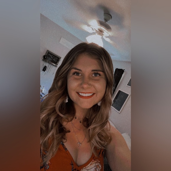 Meet your Posher, Leanna - Picture 1 of 6